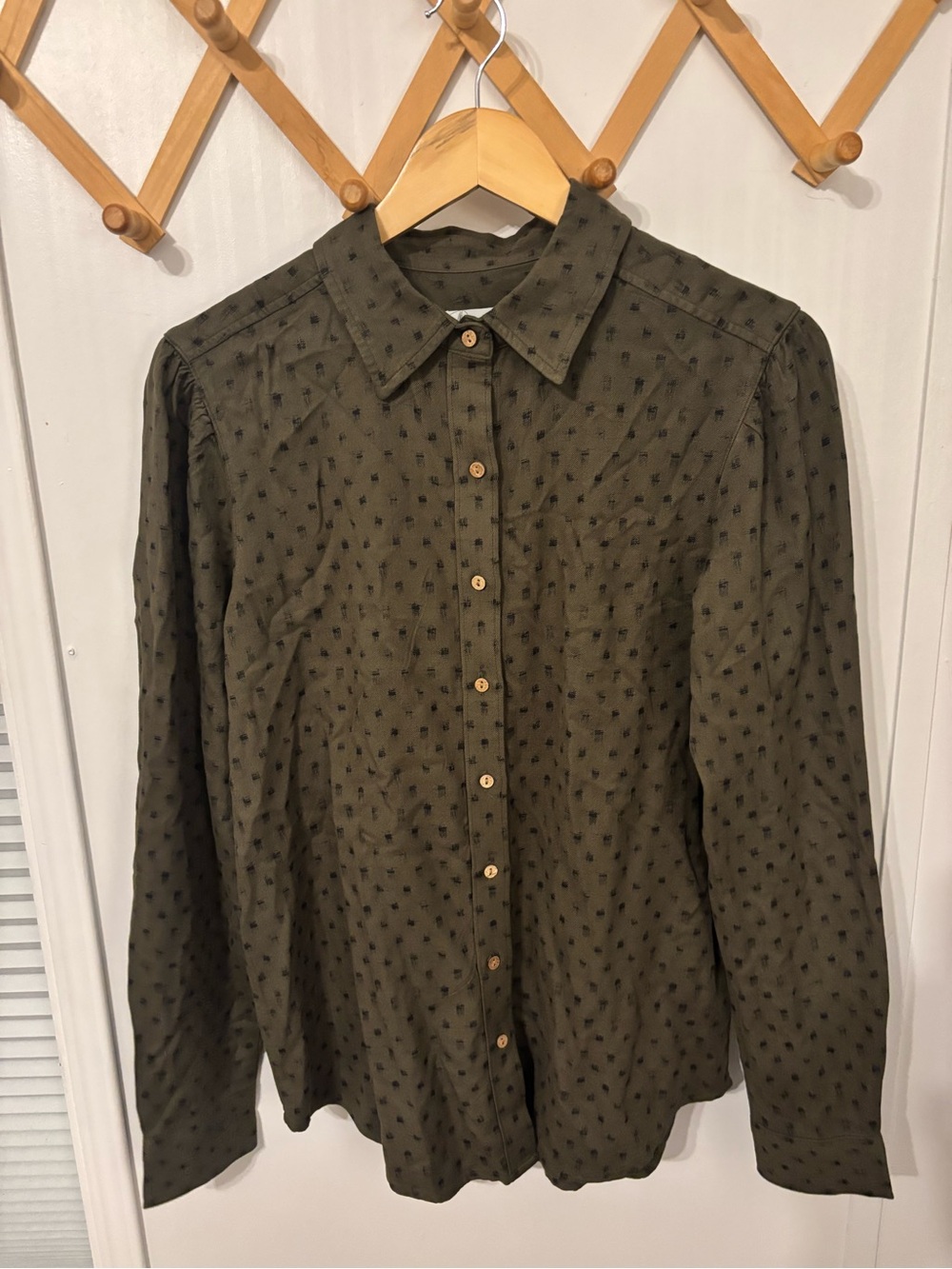 Carve Designs Men's Olive Green Button-Down Shirt with Micro Print